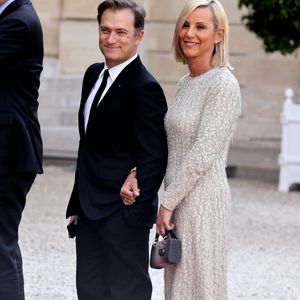 Dans une deuxième image publiée, le couple pose au coucher du soleil

Renaud Capuçon et sa femme Laurence Ferrari - Dîner d'état en l'honneur du président des Etats-Unis et sa femme au palais de l'Elysée à Paris, à l'occasion de leur visite officielle en France, le 8 juin 2024.

© Jacovides-Moreau / Bestimage