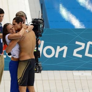 Archives - Laure Manaudou enlace son frère Florent Manaudou, médaille d'or aux Jeux Olympiques de 2012 à Londres, le 3 août 2012. 
© Xinhua / Panoramic / Bestimage