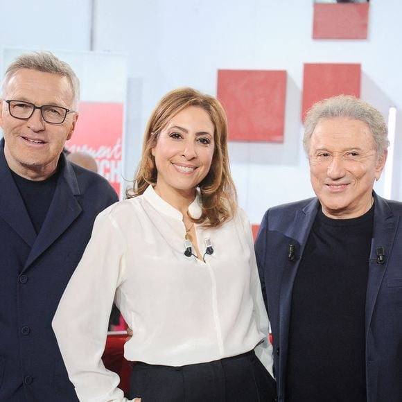 Laurent Ruquier, Léa Salamé et Michel Drucker lors de l'enregistrement de l'émission « Vivement dimanche » au studio Rive Gauche, présentée par M. Drucker, diffusée sur France 3, à Paris, France. © Guillaume Gaffiot/Bestimage
