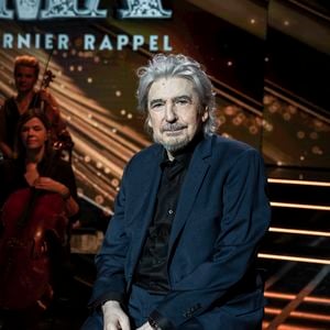 Serge Lama en backstage de l'enregistrement de l'émission "Serge Lama, le dernier rappel" présentée par F. Bollaert, diffusée le vendredi 21 novembre 2025 sur France 3 à 21h10, au théâtre Marigny à Paris, France, le 29 avril 2025. © Clovis-Moreau/Bestimage