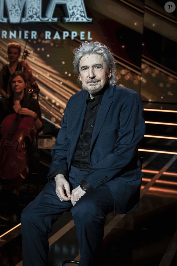 Serge Lama en backstage de l'enregistrement de l'émission "Serge Lama, le dernier rappel" présentée par F. Bollaert, diffusée le vendredi 21 novembre 2025 sur France 3 à 21h10, au théâtre Marigny à Paris, France, le 29 avril 2025. © Clovis-Moreau/Bestimage