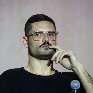 Après sa carrière dans la natation, le champion Florent Manaudou a débuté une carrière de comédien.

Florent Manaudou en conférence lors du Congrès Sélectour à l'hôtel Grand Hyatt à Doha au Qatar. PsnewZ / Bestimage