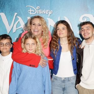 Elodie Gossuin avec son mari Bertrand Lacherie et leurs enfants - Première du film Disney "Vaiana 2" au Grand Rex à Paris le 23 novembre 2024. © Coadic Guirec/Bestimage