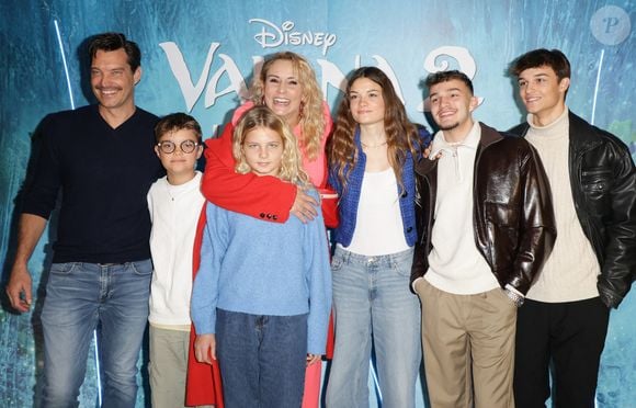 Elodie Gossuin avec son mari Bertrand Lacherie et leurs enfants - Première du film Disney "Vaiana 2" au Grand Rex à Paris le 23 novembre 2024. © Coadic Guirec/Bestimage