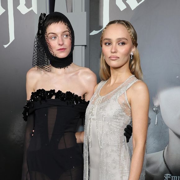 Hollywood, CA - Des célébrités à l'avant-première à Los Angeles du film "Nosferatu" de Focus Features au TCL Chinese Theatre à Hollywood. Sur la photo : Emma Corrin, Lily-Rose Depp.