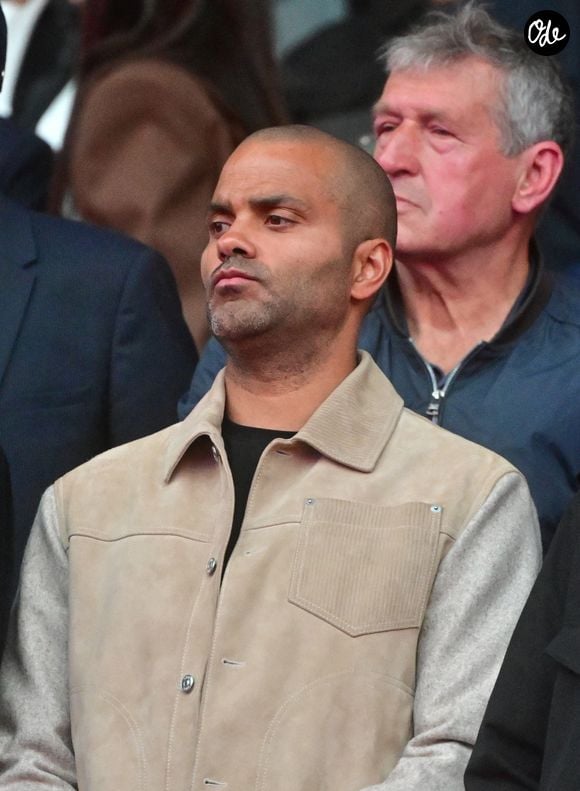 "Moi, je suis plus dans le partage, dans le fait de pouvoir partager avec tout le monde. C'est plus ça, mon truc avec l'argent : créer des opportunités incroyables."

Tony Parker - Les célébrités dans les tribunes lors du match aller de la demi-finale de la Ligue Des Champions 2025-2026 (LDC) "Paris Saint-Germain (PSG) - Bayern Munich (5-4)" au Parc des Princes, le 28 avril 2026.
© Christian Liewig/Bestimage