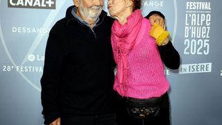 Marie-Anne Chazel et Gérard Jugnot soudés à l'Alpe d'Huez, Elsa Zylberstein mise tout sur le cuir !