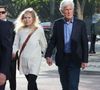 Les proches de l’acteur, dont son beau-père, étaient présents à l’audience.

 La mère de Matthew Perry, Suzanne Morrison, et son beau-père, Keith, arrivent au tribunal fédéral de Los Angeles (8 avril) avant la condamnation de la "reine de la kétamine", Jasveen Sangha, qui a fourni la kétamine à l'origine de la noyade de Matthew, la star de Friends, en 2024.
Backgrid USA / Bestimage