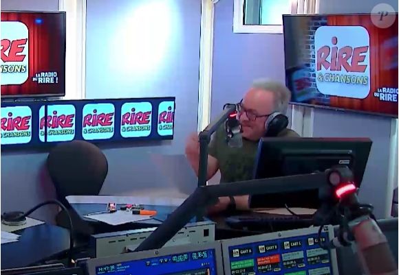 La grande famille de Rire et chansons a exceptionnellement perdu son sourire, pour rendre hommage à l'une de ses plus grandes voix : Didier Raynal.

Didier Raynal, dans le studio de Rire et chansons. Rireetchansons.fr