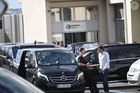 Arrivée sous très haute protection de Kim Kardashian à l'aéroport du Bourget la veille de son audition au procès de la rue tronchet des "Papys braqueurs" de Kim Kardashian à Paris le 12 mai 2025. @Agence / Bestimage