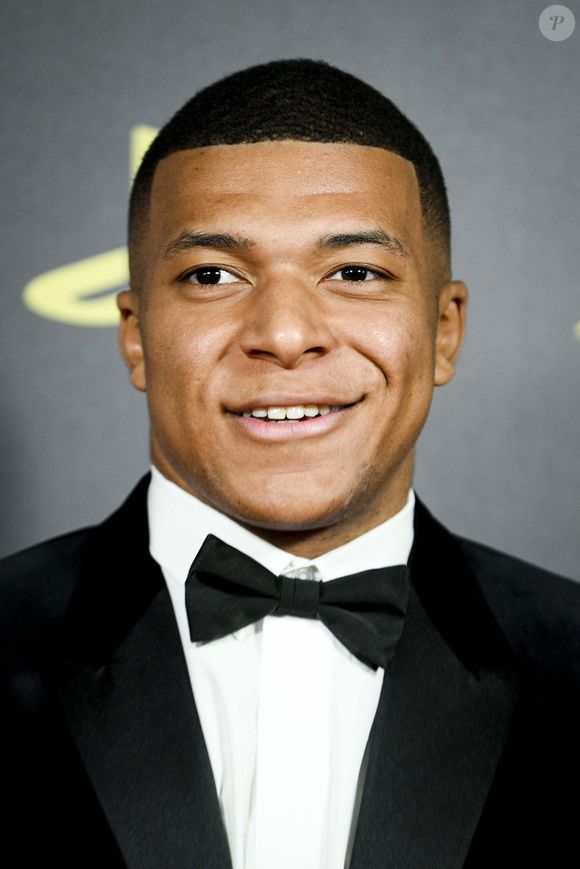 “Nous sommes ravis de nous embarquer dans cette nouvelle aventure avec l'équipe France SailGP”, indique-t-il

Kylian Mbappé - Photocall de la 66ème cérémonie du Ballon d’Or au Théâtre du Chatelet à Paris le 17 octobre 2022.