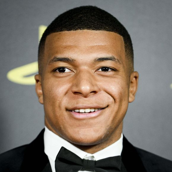“Nous sommes ravis de nous embarquer dans cette nouvelle aventure avec l'équipe France SailGP”, indique-t-il

Kylian Mbappé - Photocall de la 66ème cérémonie du Ballon d’Or au Théâtre du Chatelet à Paris le 17 octobre 2022.