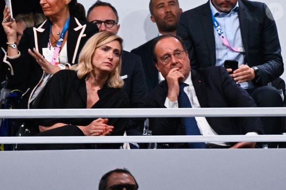 François Hollande et Julie Gayet - Cérémonie d'ouverture des Jeux Olympiques (JO) de Paris 2024 le 26 juillet 2024. Photo de federico pestellini / DPPI / Panoramic ) -