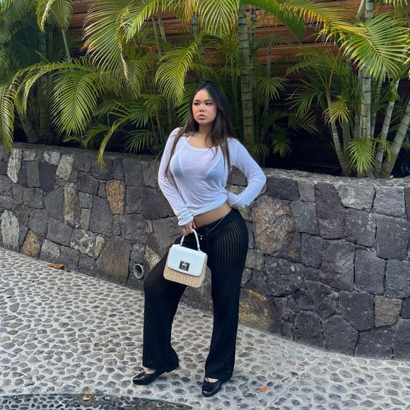 Laeticia et Joy Hallyday ont fait le déplacement à Saint-Barth pour l’hommage annuel à Johnny

Joy Hallyday de retour à Saint-Barthélemy.