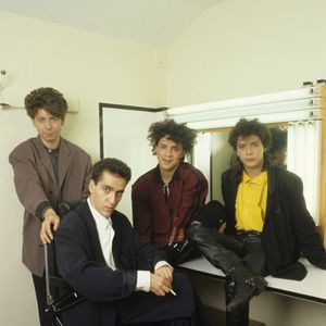 Archives  - En France, à Boulogne-Billancourt, rendez-vous avec le groupe Indochine (Dominik Nicolas, Dimitri Bodianski, Nicola Sirkis et Stéphane Sirkis). Novembre 1986
© Michel Ristroph via Bestimage
