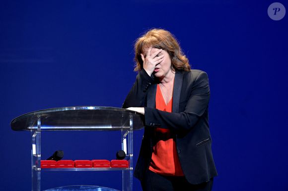 Anne Roumanoff lors de la soirée de remise des prix Dapat 2025 au Théâtre du Rond Point à Paris le 24 mars 2025.

© Rachid Bellak / Bestimage