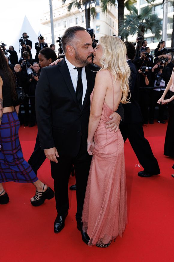 François-Xavier Demaison et sa femme Anaïs Tihay - Montée des marches du film " Amarga Navidad " lors du 79ème Festival International du Film de Cannes, le 19 mai 2026. © Jacovides-Moreau / Bestimage