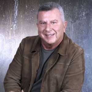 C'est en ce sens qu'il a mis au point un nouveau projet, "né d'un besoin profond" comme il l'explique sur Instagram.

Exclusif - Portrait de Pascal Bataille à Paris, le 2 décembre 2024.
© Cédric Perrin/Bestimage