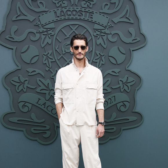 Pierre Niney au photocall du défilé Lacoste "Collection Prêt-à-Porter Automne/Hiver 2025-2026" lors de la Fashion Week de Paris (PFW), le 9 mars 2025

© Christophe Clovis / Bestimage