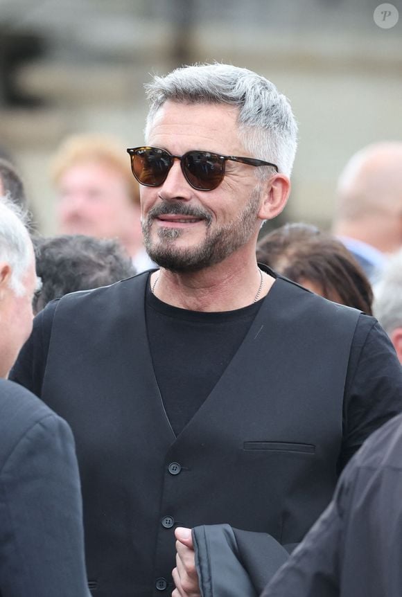 Olivier Minne - Sortie des obsèques de P.Laffont dans la salle de la Coupole du cimetière du Père-Lachaise à Paris, le 23 août 2024. L'animateur de télévision est décédé le 7 août 2024 à l'âge de 84 ans. 
© Dominique Jacovides / Bestimage