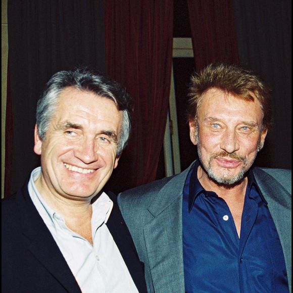 Archives- Gilbert Coullier et Johnny Hallyday le soir de la générale de la pièce "Même heure l'année prochaine" au théâtre du gymnase à Paris. © COADIC GUIREC / BESTIMAGE