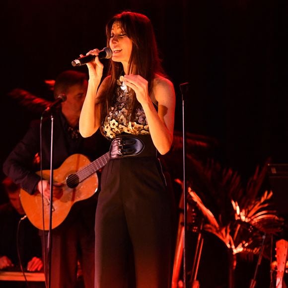 Mareva Galanter (Miss France 1999) en concert au théâtre Music-Hall Show l'Alhambra à Paris, France, le 23 novembre 2023. © Veeren/Bestimage