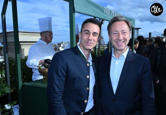 Stéphane Bern et son compagnon Yori Bailleres - Réouverture du rooftop « L'heure dorée » de l'hôtel Peninsula à Paris le 10 juin 2026. © Rachid Bellak/Bestimage