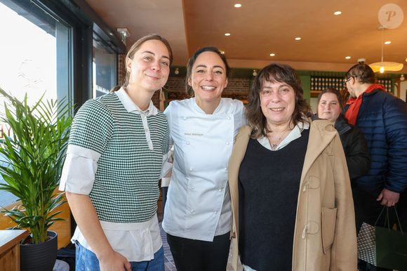 Un choix qu'ils ont fait en grande partie en raison du coût de la vie très élevé de la capitale et pour offrir un cadre de vie plus sain à leurs enfants. 

Paloma et Nina Métayer et leur maman - La meilleure pâtissière du monde Nina Métayer lors de l’inauguration de sa boulangerie-patisserie "Fournil par Nina" à La Rochelle, France, le 16 novembre 2024. Distinguée Pâtissière Mondiale 2023 par l’Union Internationale des Boulangers Pâtissiers et World’s Best Pastry Chef 2024 par les World’s 50’s Best, Nina Métayer ouvre deux établissements dans sa ville natale, "Le Fournil par Nina" et "Chez Paillat par Nina". © Jean-Marc Lhomer/Bestimage