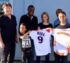 Audrey Crespo-Mara et Aliou Mara ont eu deux garçons, Sékou et Lamine
Exclusif - Yannick Stopyra, responsable du recrutement au centre de formation des Girondins de Bordeaux, Audrey Crespo-Mara, son mari Aliou Mara, leurs fils Sékou (2002) et Lamine (2005) le 26 avril 2015 à Bordeaux. Agence / Bestimage