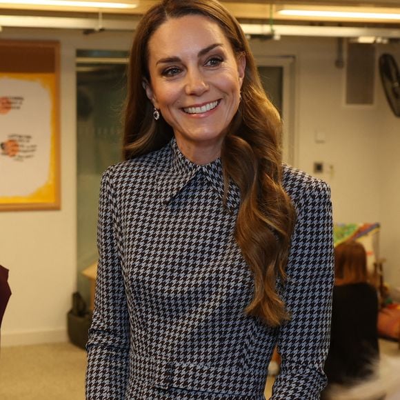 Kate Middleton rayonnante dans une robe déjà portée en 2022 : la princesse de Galles fait sensation lors d'une nouvelle sortie officielle