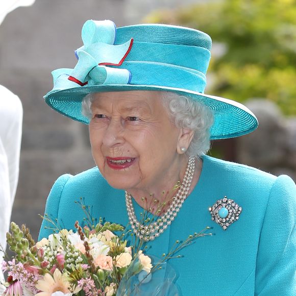 La reine Elisabeth II en portait beaucoup

La reine Elisabeth II d’Angleterre assiste à la vente des œuvres réalisée par Braemar et Crathie dans le but de récolter des fonds pour l’église de Crathie, Écosse, Royaume Uni , le 18 août 2019.