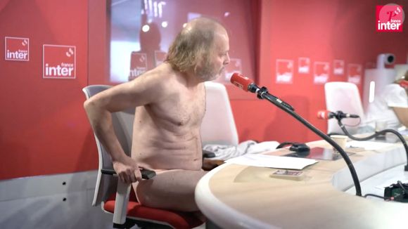 Philippe Katerine s’est mis tout nu pour sa première chronique sur France Inter le 29 août 2024. © France Inter via Bestimage