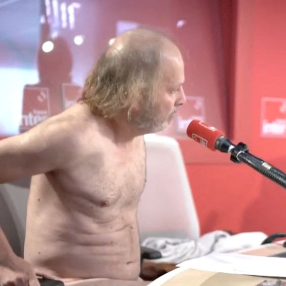 Philippe Katerine s’est mis tout nu pour sa première chronique sur France Inter le 29 août 2024. © France Inter via Bestimage