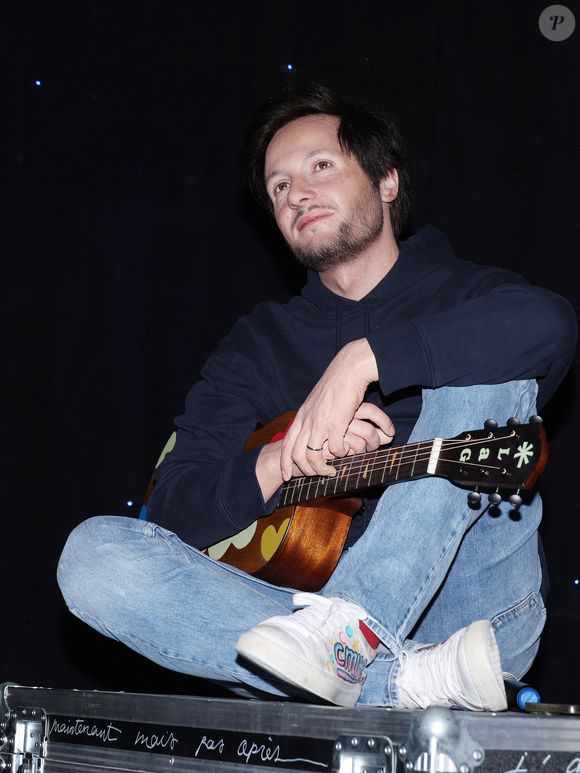 Vianney inaugure sa statue de cire au musée Grévin à Paris le 27 mai 2025.

© Denis Guignebourg / Bestimage