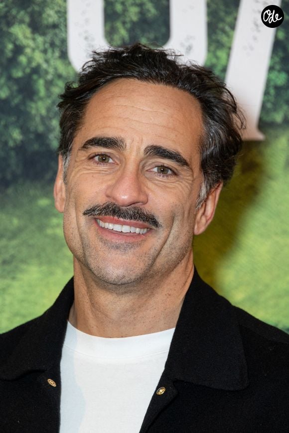 Florent Peyre assiste à la première de la saison 2 de « Loups Garous » au cinéma du Lido, le 24 novembre 2025 à Paris, en France. Photo de Nasser Berzane/ABACAPRESS.COM