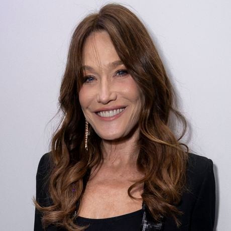 L'autre vie de Carla Bruni : son domaine qui s'étend sur plus de 200 hectares en Provence lui a permis de se lancer dans un business moderne