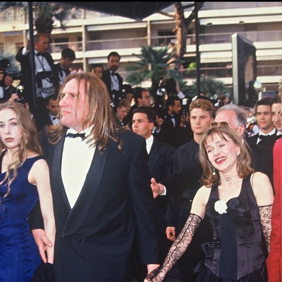 Guillaume, Elisabeth, Julie et Gérard Depardieu au festival de Cannes 1992. ©Angeli-Rindoff/Bestimage
