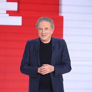 Exclusif - Michel Drucker lors de l'enregistrement de l'émission Vivement Dimanche, au studio Rive gauche, à Paris, France, le 22 octobre 2025, présentée par M.Drucker, diffusée sur France 3 le 16 novembre 2025. © Guillaume Gaffiot/Bestimage