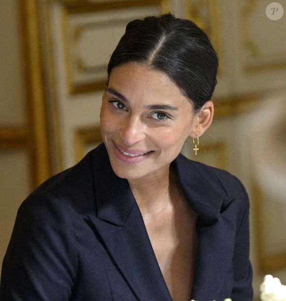 Enceinte de son premier enfant à 39 ans, Tatiana Silva a partagé une autre des pièces fétiches de son dressing sur Instagram. 

L'animatrice de télévision belge Tatiana Silva lors déjeuner de travail avec les acteurs français et belges de l'industrie créative et culturelle à l'Hôtel de Ville de Paris, France