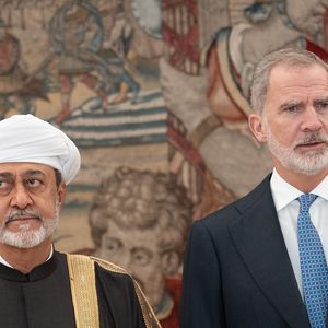 Le sultan d'Oman, Haïtham ben Tariq reçu par le roi Felipe VI d’Espagne au palais de la Zarzuela à Madrid, le 4 novembre 2025. LALO YASKY / BESTIMAGE