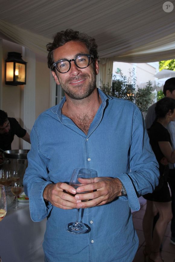 Et pour régaler ses papilles entre deux visites de villas de luxe, la star de l'émission culte "L'Agence" a jeté son dévolu sur "Sous les Pins",

Exclusif - Martin Kretz - Présentation du Collier " Terra by Roland Garros " créé par Anne Le Nen, Présidente de Ground Legend. 

© Philippe Baldini /Bestimage
