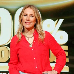 Elle s’est remémorée une anecdote tirée de sa vie personnelle. "C’est comme moi qui étais amoureuse de Jean Dujardin quand j’avais 20 ans", a-t-elle d’abord révélé, avant d’en dire davantage.

Exclusif - Agathe Lecaron en backstage de l'émission "100% logique" présentée par C. Feraud et qui sera diffusée le 4 octobre 2025 sur France 2 au studio du Lendit à Saint-Denis, France, le 12 mars 2025. © Christophe Clovis/Bestimage