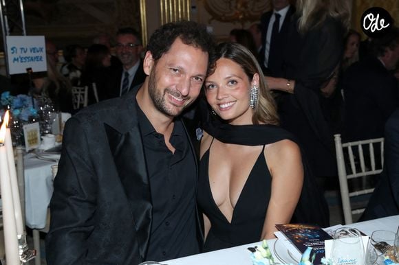 Les deux amoureux profitent ainsi de plusieurs parenthèses paradisiaques depuis leur mariage.

Éric Antoine et sa femme Gennifer Demey lors du Gala "Vaincre le Cancer" au Cercle Interallié, à Paris, le 28 Septembre 2025. 

© Bertrand Rindoff / Bestimage