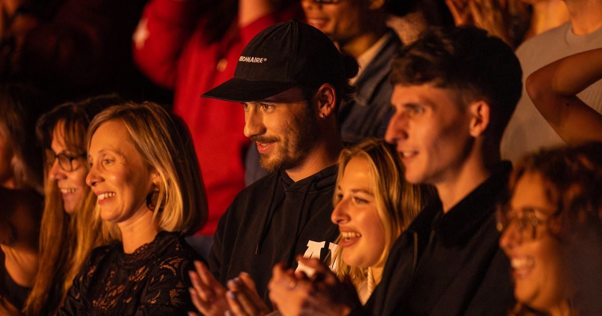 Près de deux ans après la Star Academy, Pierre Garnier et Helena Bailly  toujours inséparables : le duo venu soutenir un autre chanteur de la promo  - Purepeople