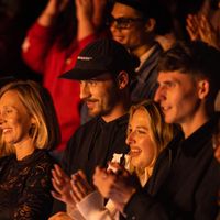 Près de deux ans après la Star Academy, Pierre Garnier et Helena Bailly toujours inséparables : le duo venu soutenir un autre chanteur de la promo