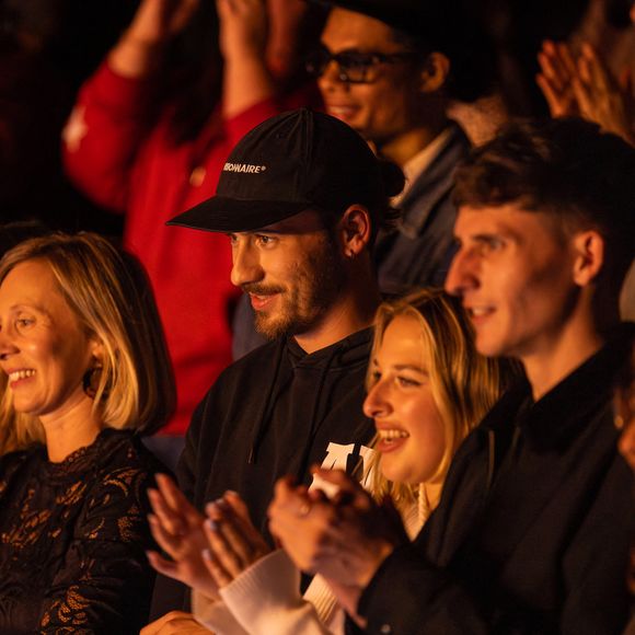 Moment retrouvailles pour d'anciennes figures de la "Star Academy".

Pierre Garnier, Helena Bailly, Victorien Breux - Célébrités assistent au concert de Julien Lieb (finaliste de la Star Academy) à la Cigale à Paris. © Jeremy Melloul/Bestimage