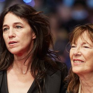 Charlotte Gainsbourg et sa mère Jane Birkin - Montée des marches du film «Jane par Charlotte» lors du 74ème Festival International du Film de Cannes. Le 7 juillet 2021
© Borde-Jacovides-Moreau / Bestimage