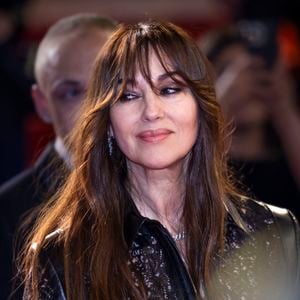 "Moi, j’adorerais jouer avec mes filles. Mais je pense qu'elles n'ont pas envie de jouer avec moi. Aujourd’hui, c'est elles qui me donnent des conseils à moi", avait-elle expliqué avec amusement.

Monica Bellucci - Descente des marches du film " Histoires de la nuit " lors du 79ème Festival International du Film de Cannes, le 22 mai 2026. © Camilla Canalini / Bestimage