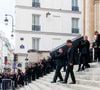 La cérémonie avait été entièrement préparée par l’animateur lui-même, jusqu’à la musique et les détails du décor.
Sorties des obsèques de Thierry Ardisson en l’église Saint-Roch de Paris, France, le 17 juillet 2025. © Clovis-Jacovides/Bestimage