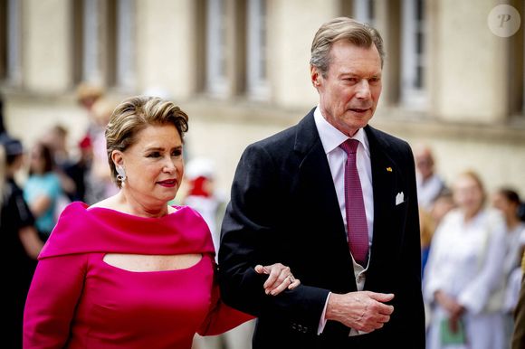 Le Grand-duc Henri de Luxembourg et la grande-duchesse Maria Teresa lors de la messe célébrée à la cathédrale Notre-Dame de Luxembourg, dans le cadre des festivités du jour de la Fête nationale 2025 et du 25e anniversaire du règne du grand-duc Henri. Luxembourg, 23 juin 2025. © Dana Press / Bestimage